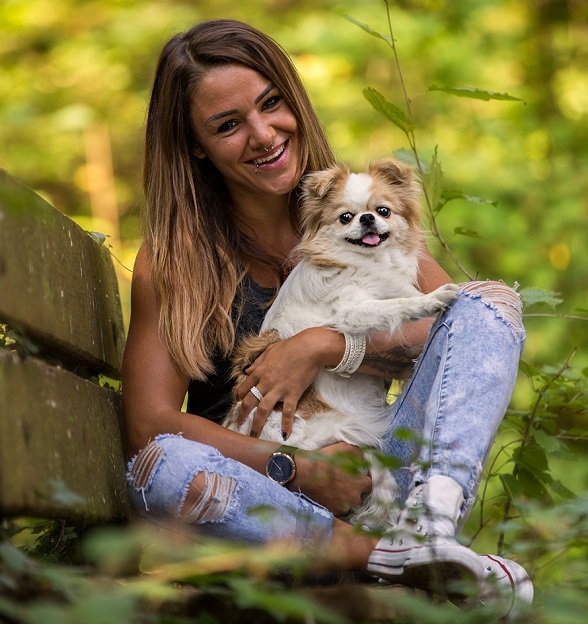 Nothelfer Kursleiterinn Selina Seiler mit Hund